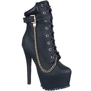 BLACK PLATFORM BOOT WITH GOLD CHAIN
